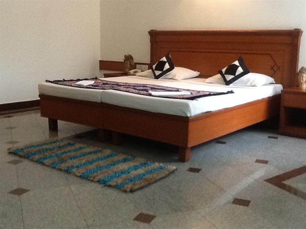 Hotel Kanishka Phg Bangalore Eksteriør billede