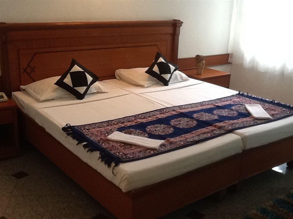 Hotel Kanishka Phg Bangalore Eksteriør billede